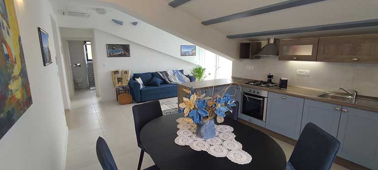 Küche mit Esstisch - App Blue